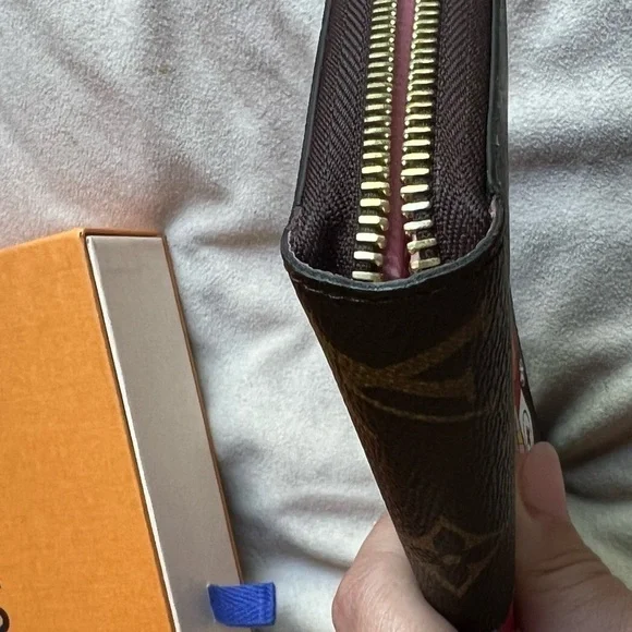 Limited Edition rare Zippy Monogram Vivienne 2020 Holiday Collection Long Wallet - Picture 13 of 14